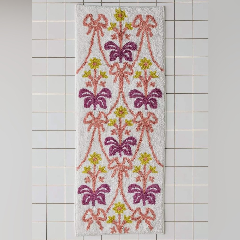 NWT Bow Damask Bath Runner in Cream 20” x 50”